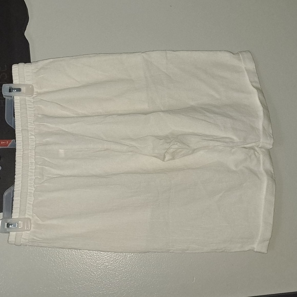 White Bermuda Drawstring Shorts Size: Meduim - Picture 3 of 3